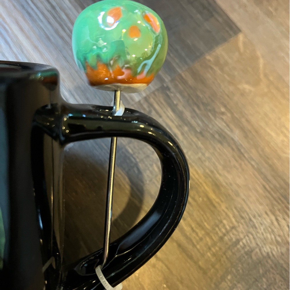 Disney NEW “Queen of Halloween”evil Queen poison apple mug with stirrer - Picture 4 of 5